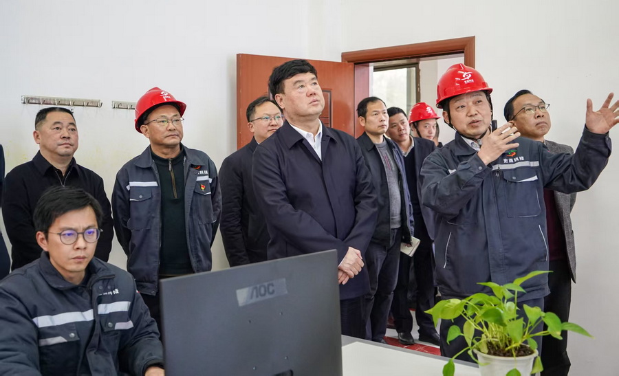 省委常委、省政法委書(shū)記魏建鋒調(diào)研海利集團(tuán)古丈縣宏源釩業(yè)公司